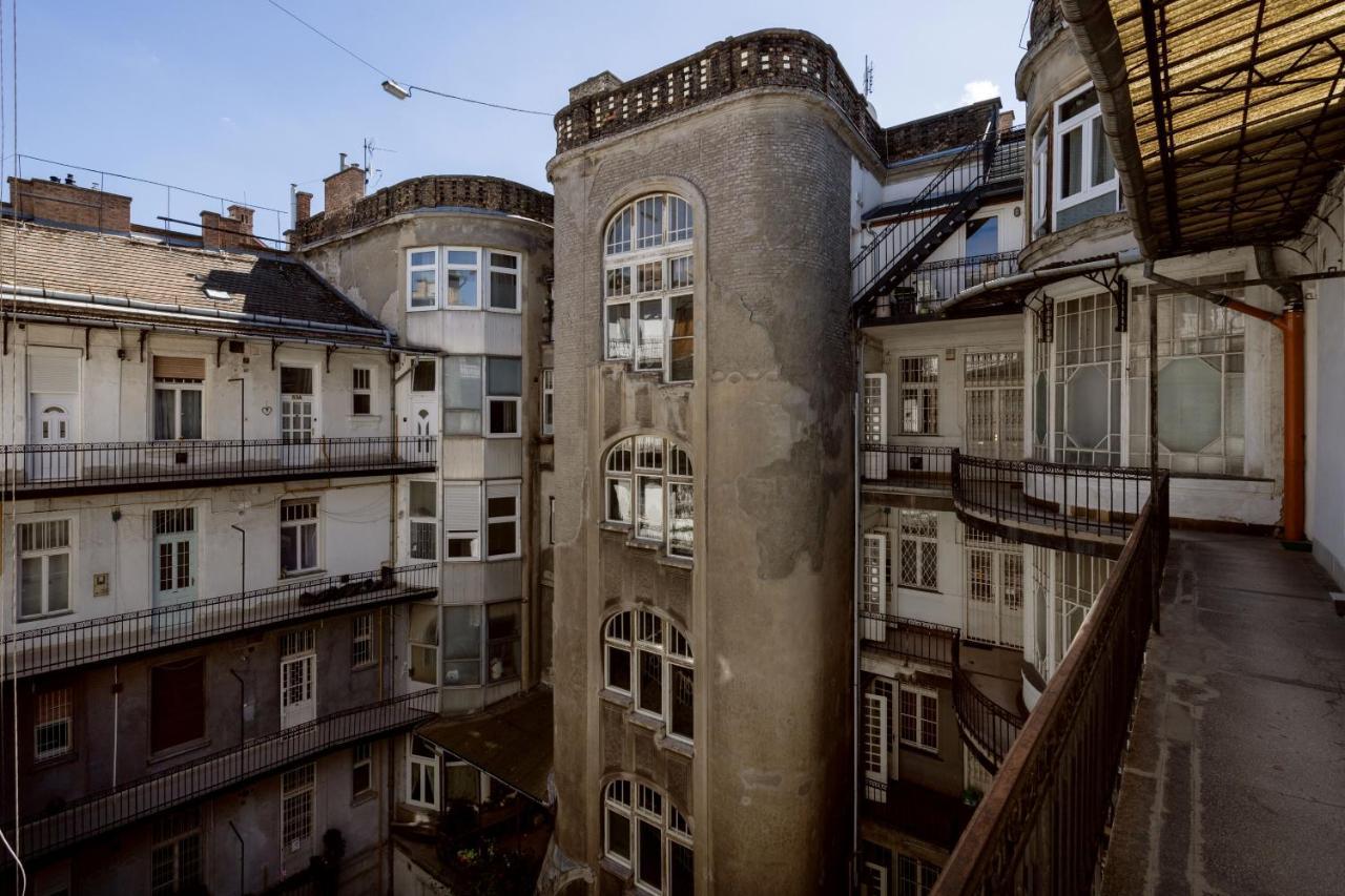 Skyline Serenity Retreat @Vaci Most Famous Street Budapest Bagian luar foto