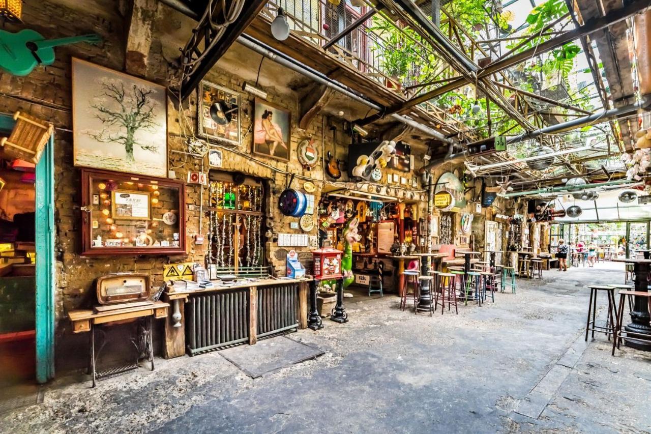 Skyline Serenity Retreat @Vaci Most Famous Street Budapest Bagian luar foto