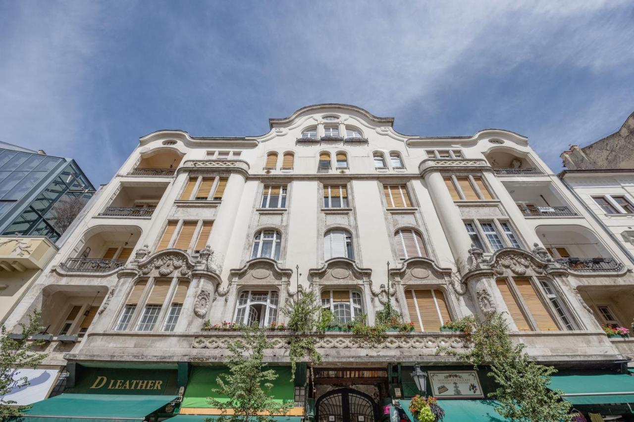 Skyline Serenity Retreat @Vaci Most Famous Street Budapest Bagian luar foto